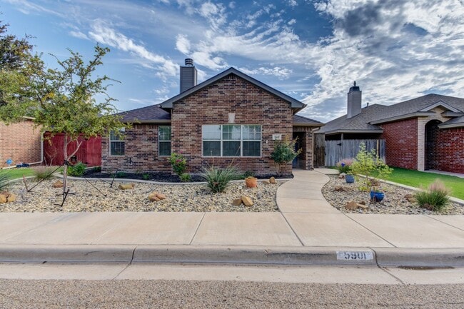 Foto del edificio - Garden Home In Cooper West