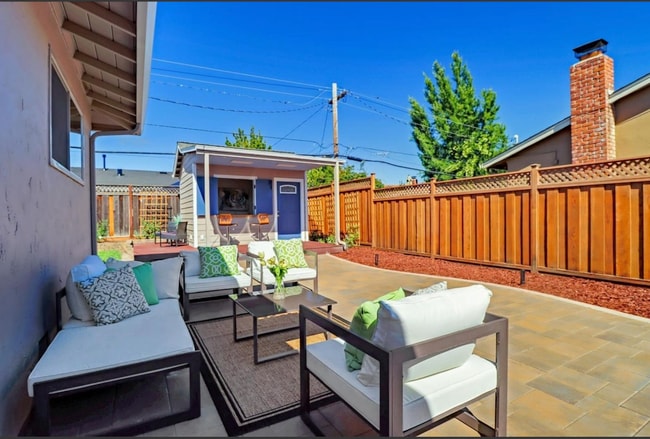 Building Photo - 1435 Bouret Dr