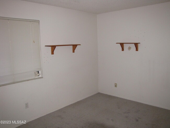 Building Photo - 6615 E Golf Links Rd