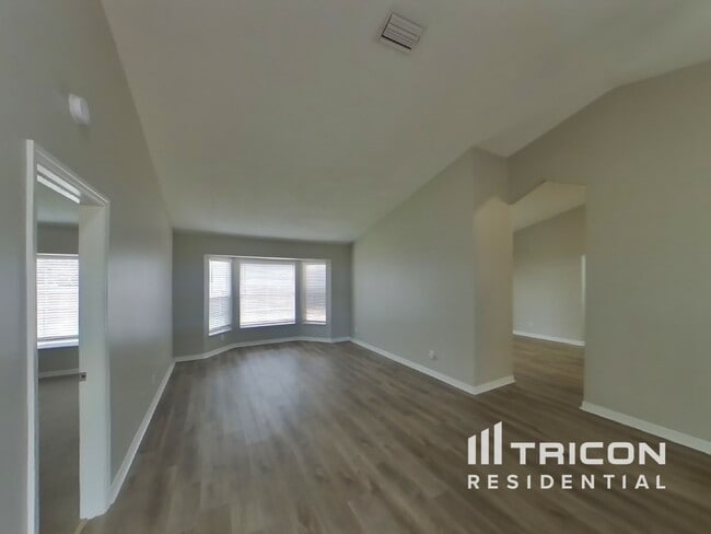 Building Photo - 13410 Maureen Ave