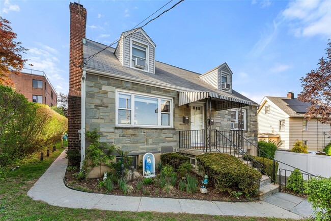 Building Photo - 17 Terrace Ave