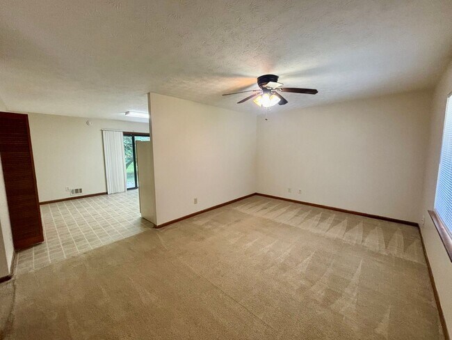 Foto del edificio - 358 Bradley Woods Ct NW