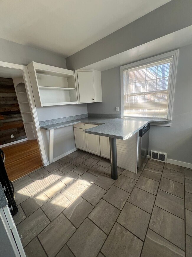 Foto del edificio - 3323 Dean Dr