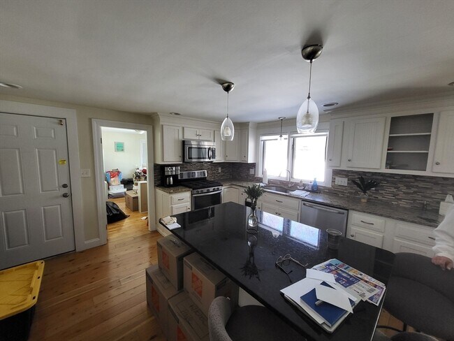 Building Photo - 347 Lake St