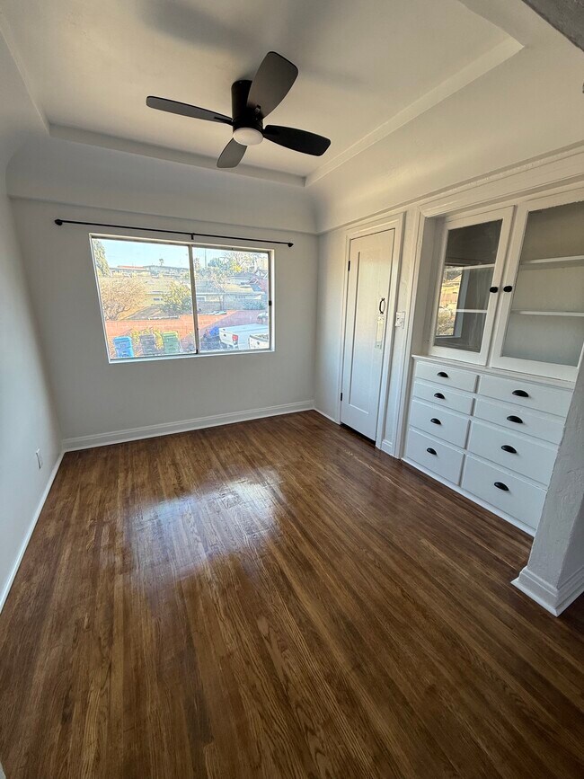 Building Photo - 1134 N Evergreen Ave