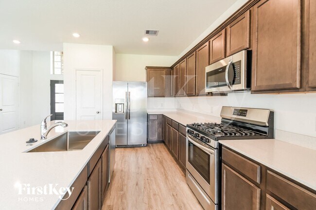 Foto del edificio - 707 Willow Harbor Ln
