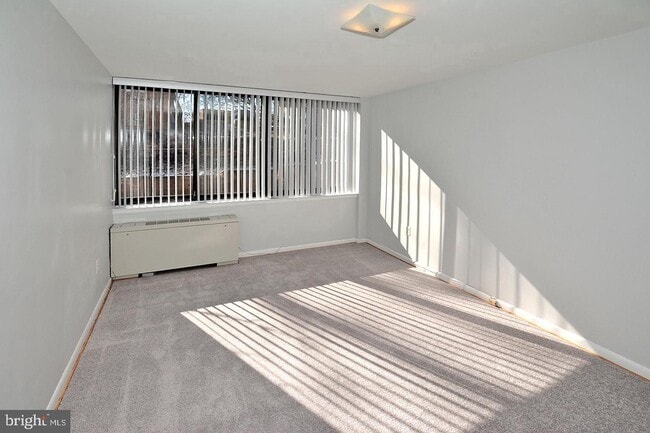 Building Photo - 4390 Lorcom Ln