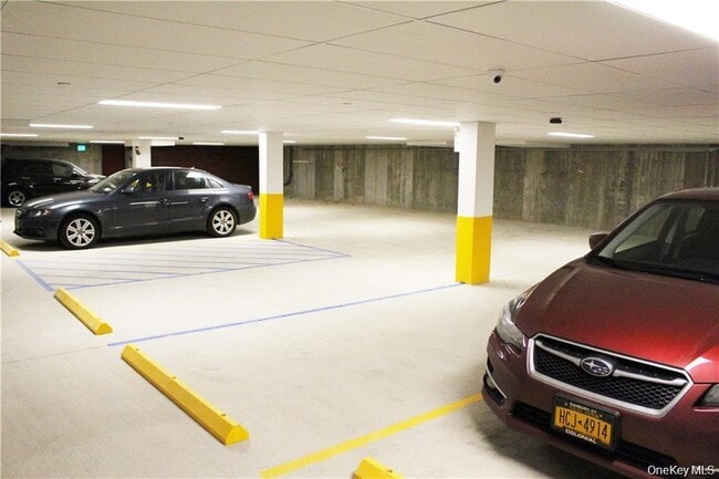 Building Photo - 160 Chatterton Ave