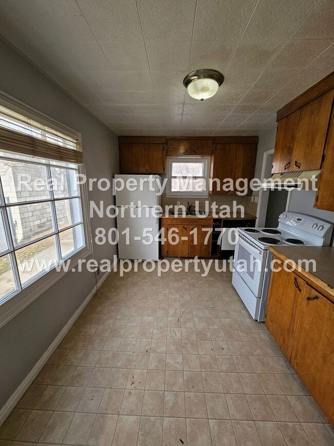 Building Photo - 3 Bedroom 1.5 Bath Ogden Home Coming Soon!