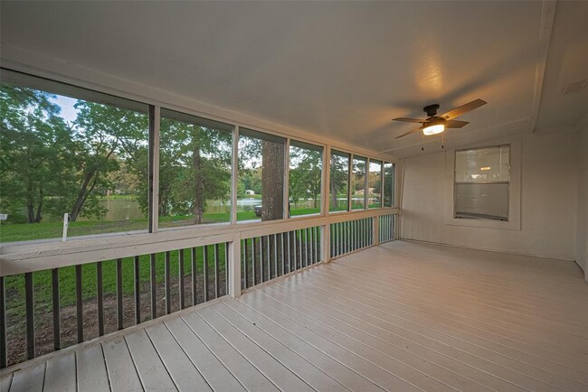 Building Photo - 1372 W Pine Lake Cir