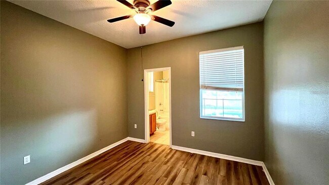 Foto del edificio - 338 Sand Ridge Dr