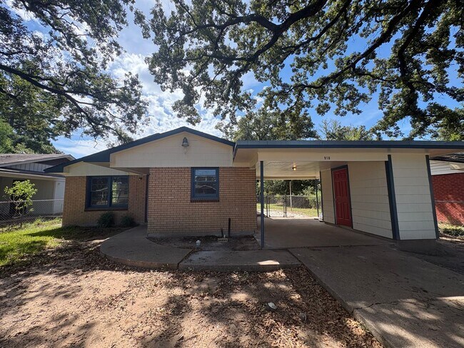 Foto del edificio - 918 Huntington Ln