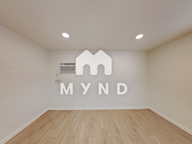 Building Photo - 2554 27th St Apt B