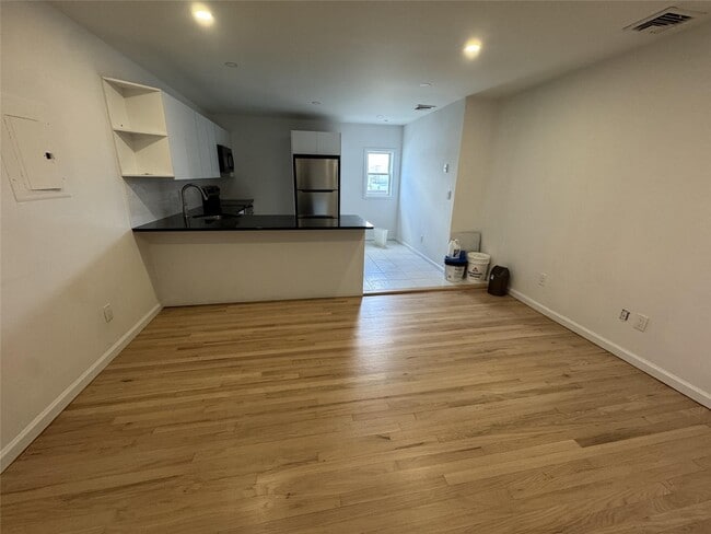 Building Photo - 2572 Merrick Rd