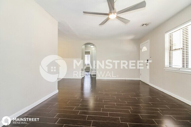 Building Photo - 1811 Westminster Pl, Oklahoma City, OK 73120