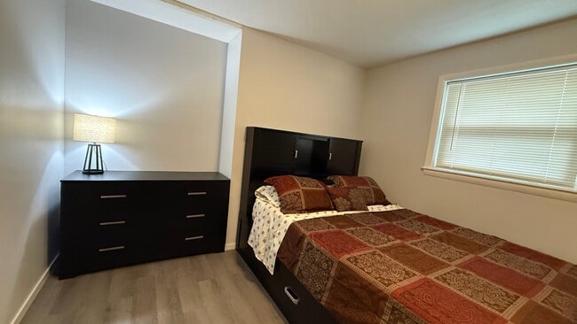 Foto del edificio - 3650 Laurel Dr
