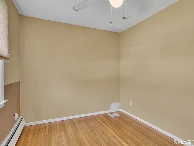 Foto del edificio - 20 Hill Farm Rd