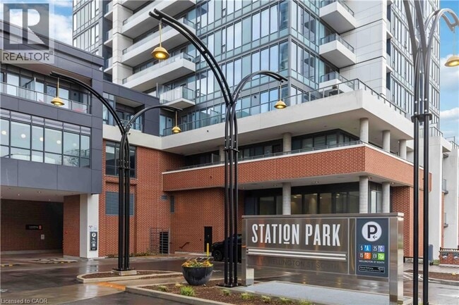 Photo du bâtiment - 15 Wellington St S