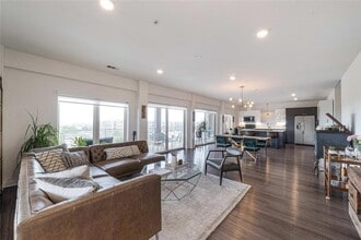 Building Photo - 4361 S Congress Ave