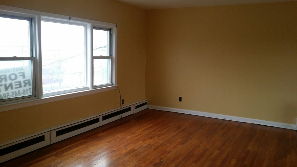 Living - 110-23 Rockaway Blvd