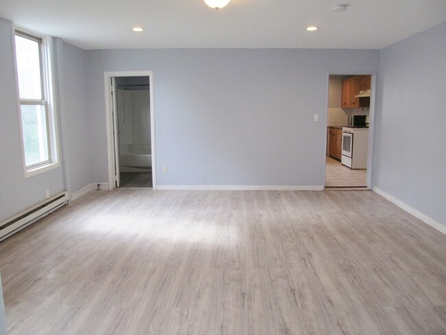 Building Photo - 11 Heckman St