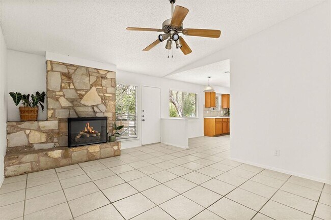 Foto del edificio - 7908 Peaceful Hill Ln