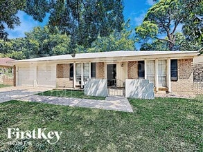 Building Photo - 2405 Laredo Ct