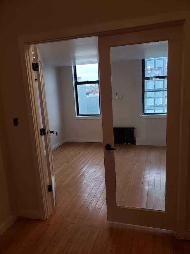 Building Photo - 1516 Gates Ave
