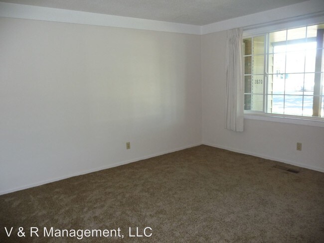 Building Photo - 2880 Lancaster Dr NE