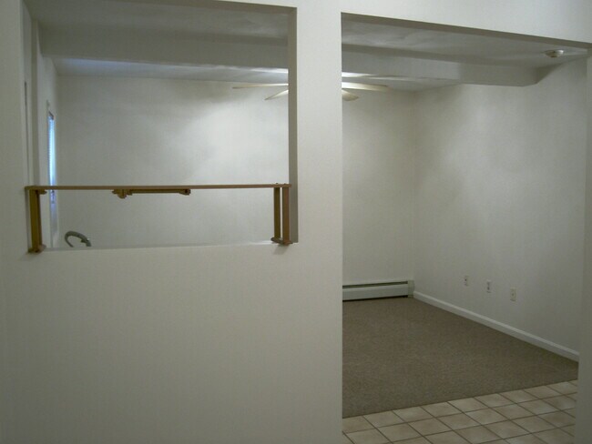 Building Photo - 1674 Main St