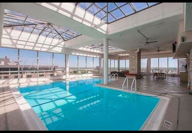 Foto del edificio - 600 E 8th St