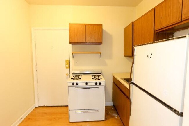 Foto del edificio - 644 W Barry Ave