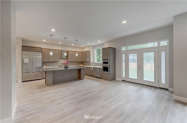 Foto del edificio - Newly Built Contemporary 5br Home on Spaci...