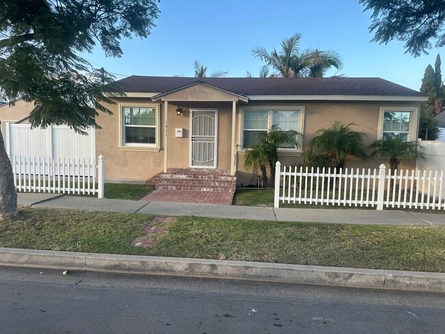 Foto del edificio - 1411 W 184th St