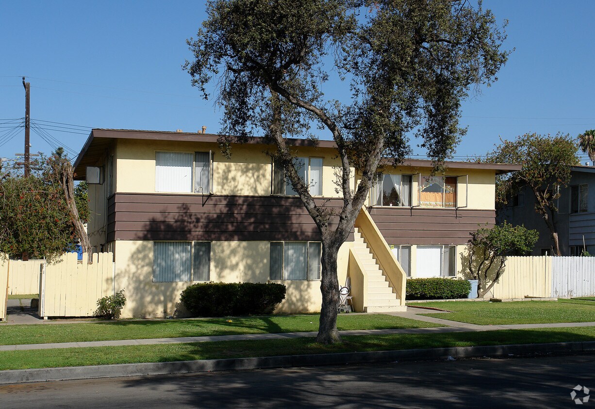 Building Photo - 2530 S Rosewood Ave