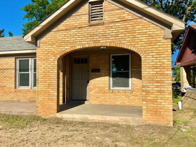 Foto del edificio - Cozy 3-Bedroom House on Linwood Ave.