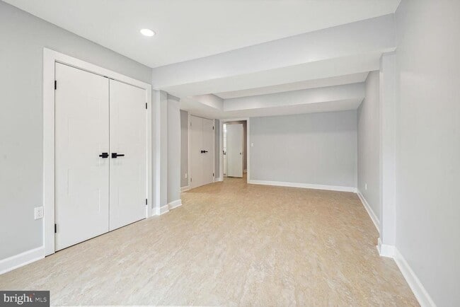 Building Photo - 1635 Valencia Way