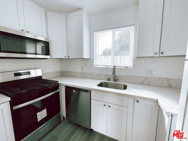 Photo - 2450 W 60th St House