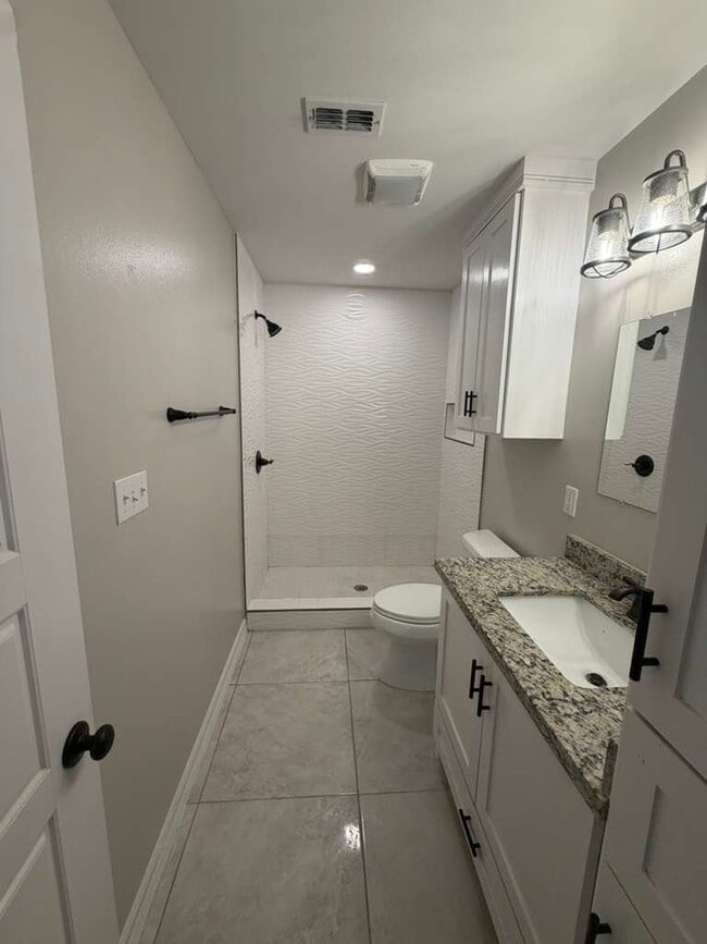 Foto del edificio - 3125 E 22nd St