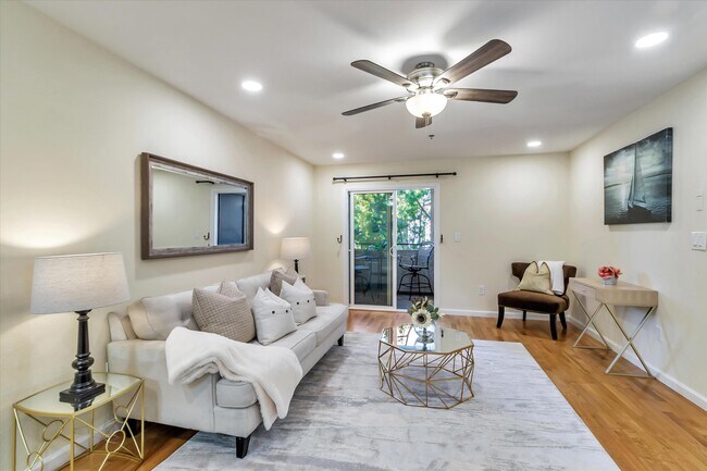 Foto del edificio - 880 E Fremont Ave