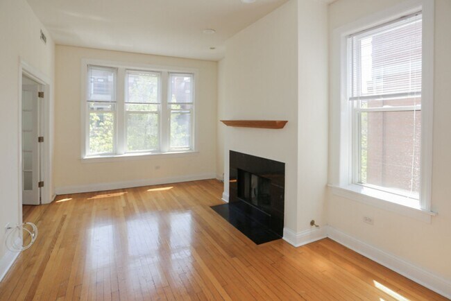 Building Photo - 3852 N Southport Ave