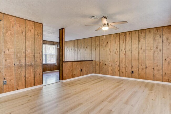 Building Photo - 3823 Fairington Dr