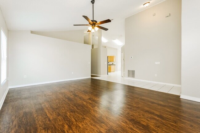 Foto del edificio - 1718 Putney Cir