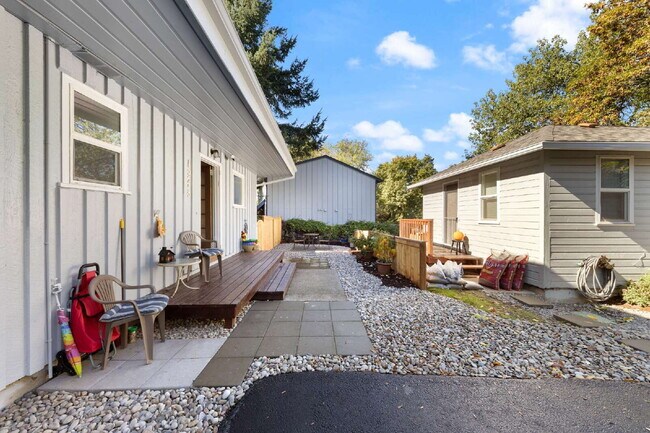 Foto del edificio - Updated 3 bedroom duplex