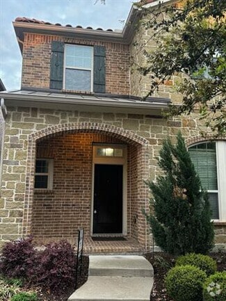 Building Photo - 6626 DeLeon St