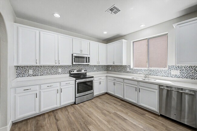 Building Photo - 2934 N 71st Pl