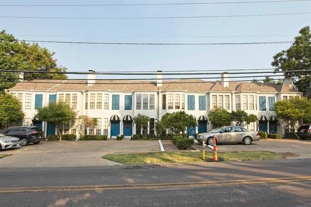 Foto del edificio - 5000 Cedar Springs Rd