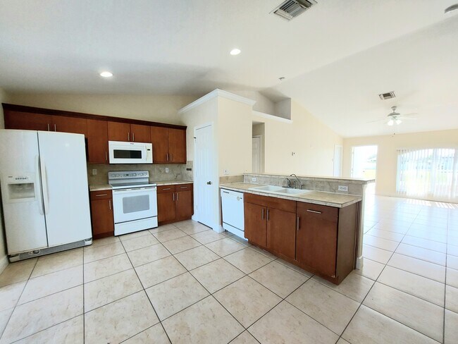 Foto del edificio - 18 NW 29th Pl