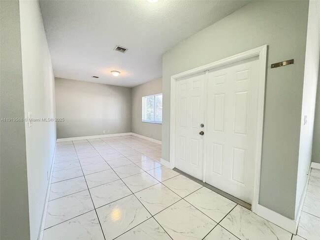 Foto del edificio - 249 NW 8th Ave