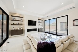 Building Photo - 19 Garden Rain Dr